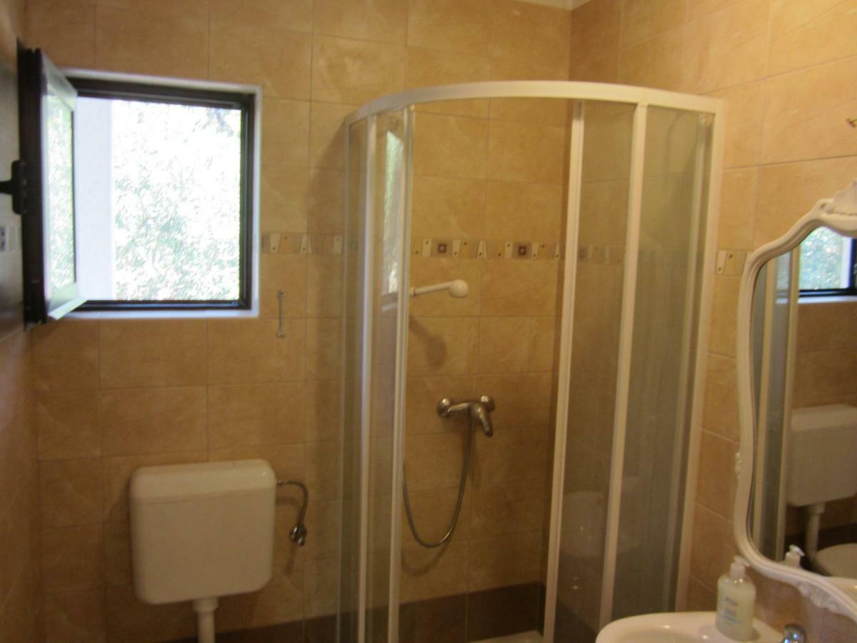 Apartmani Lina Veliki Drvenik Exterior foto